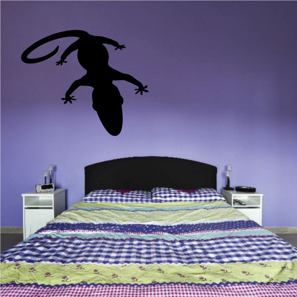 Black gecko silhouette wall decal with tail and four spread feet