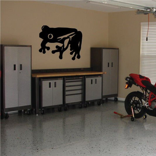 Sitting tree frog wall decal with black silhouette
