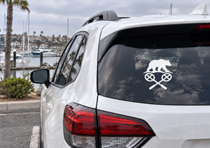 Badminton bear vinyl decal on car rear window, bear silhouette with crossed rackets