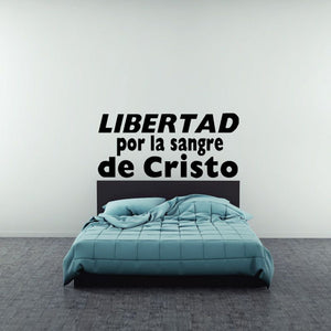 Black typography decal reading 'LIBERTAD por la sangre de Cristo'
