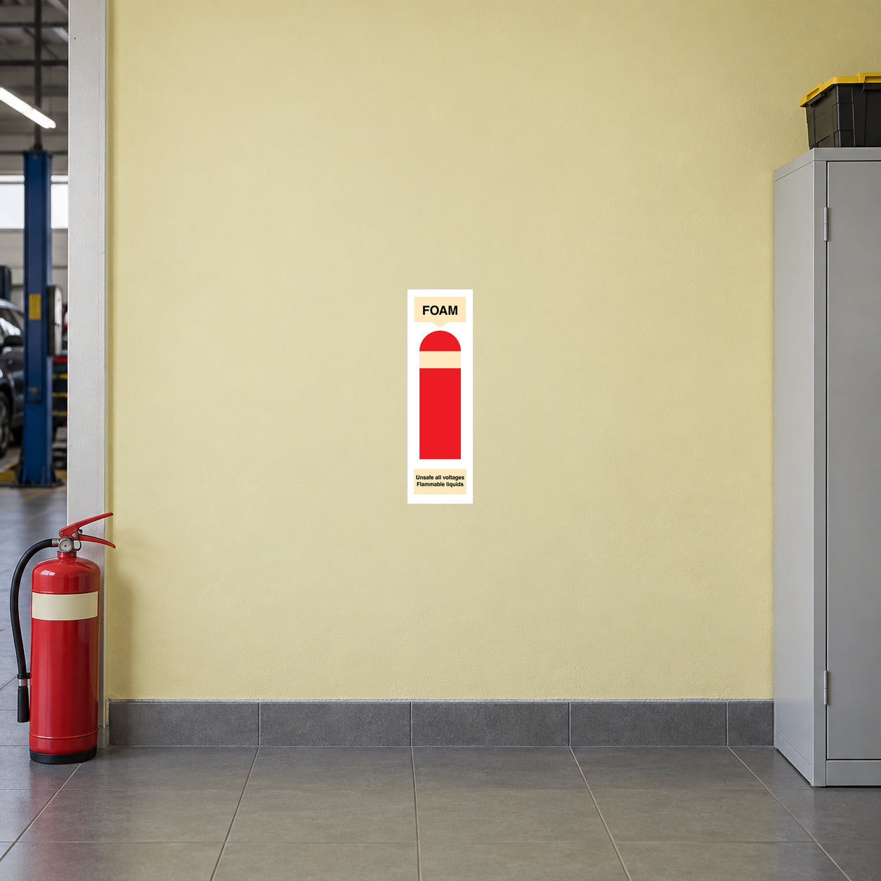 Foam fire extinguisher safety sticker, white rectangle with red extinguisher icon
