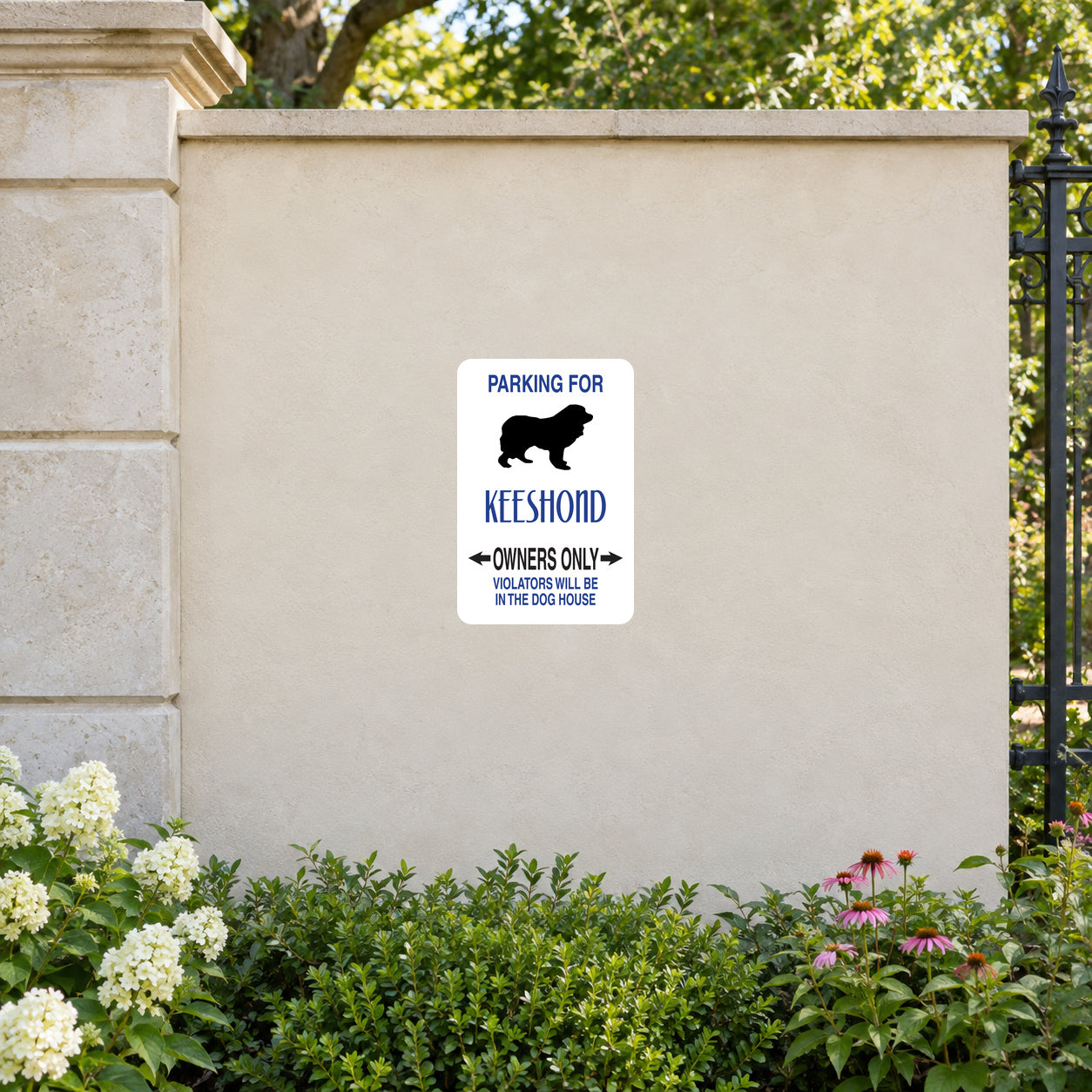 White square sticker: Parking for Keeshond owners only