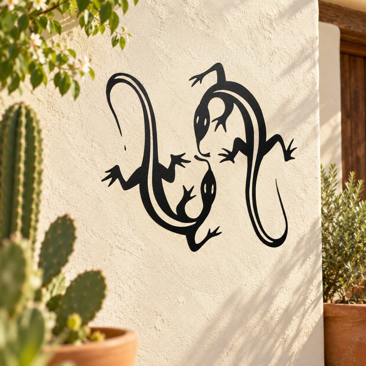 Lizard pair wall decal with two black lizards facing each other