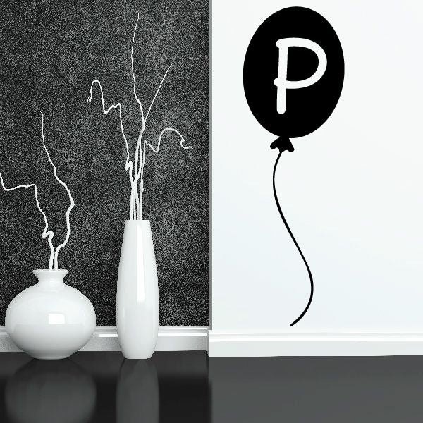 Letter P balloon decal, black circle with white letter P and small balloon tail