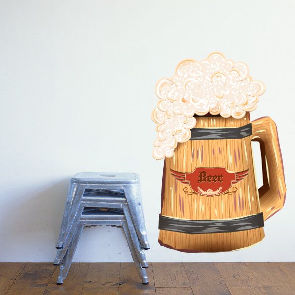 Beer mug wall decal with foamy head and black lid, red emblem