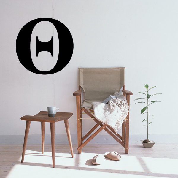Theta Greek letter decal: black circle with white theta symbol